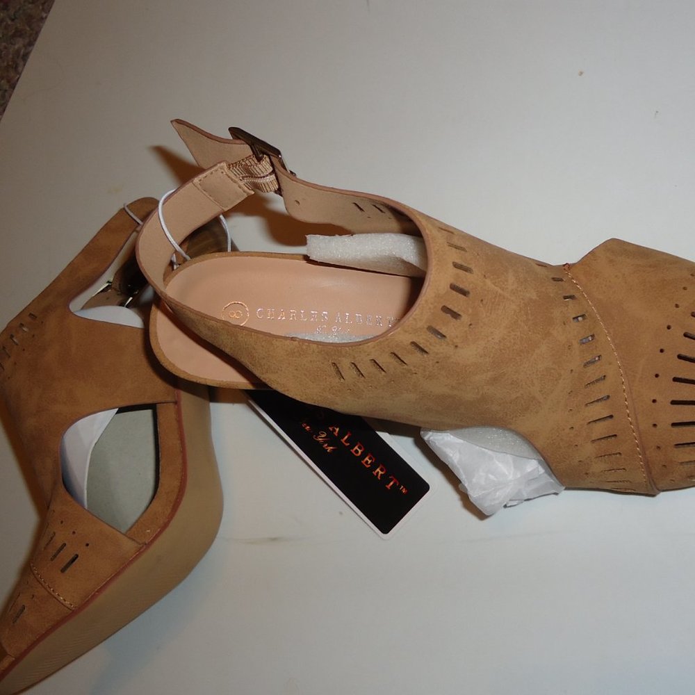 Vegan  Leather Booties NEW - Picture 12 of 15